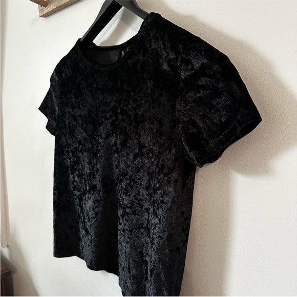 HOLLISTER EUC | Women’s Velvet Black Short Sleeved Top size Medium - Picture 3 of 7